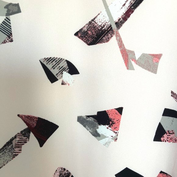 Reitmans Large Pink blouse w/ geometric pattern - Picture 3 of 5